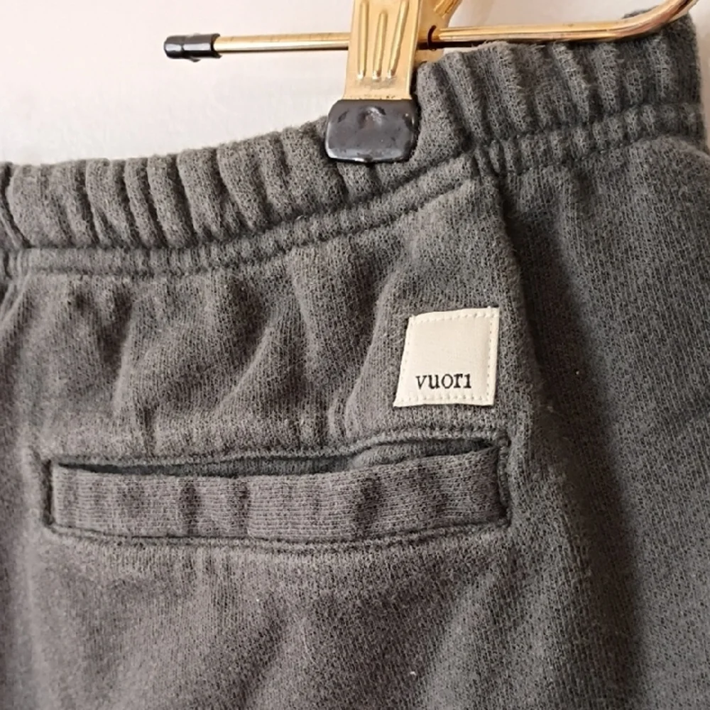 Vuori Dark Gray Athletic Shorts women's large yoga shorts
